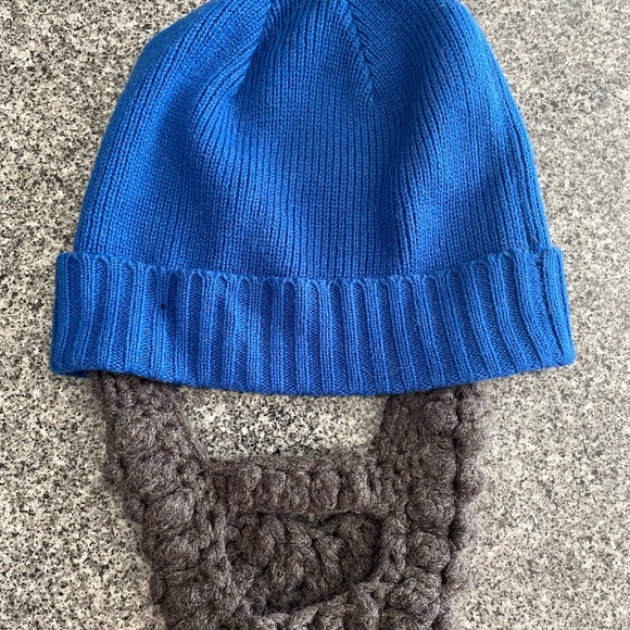 Novelty Unisex Toque with Knit Beard Facewarmer. - Picture 1 of 2